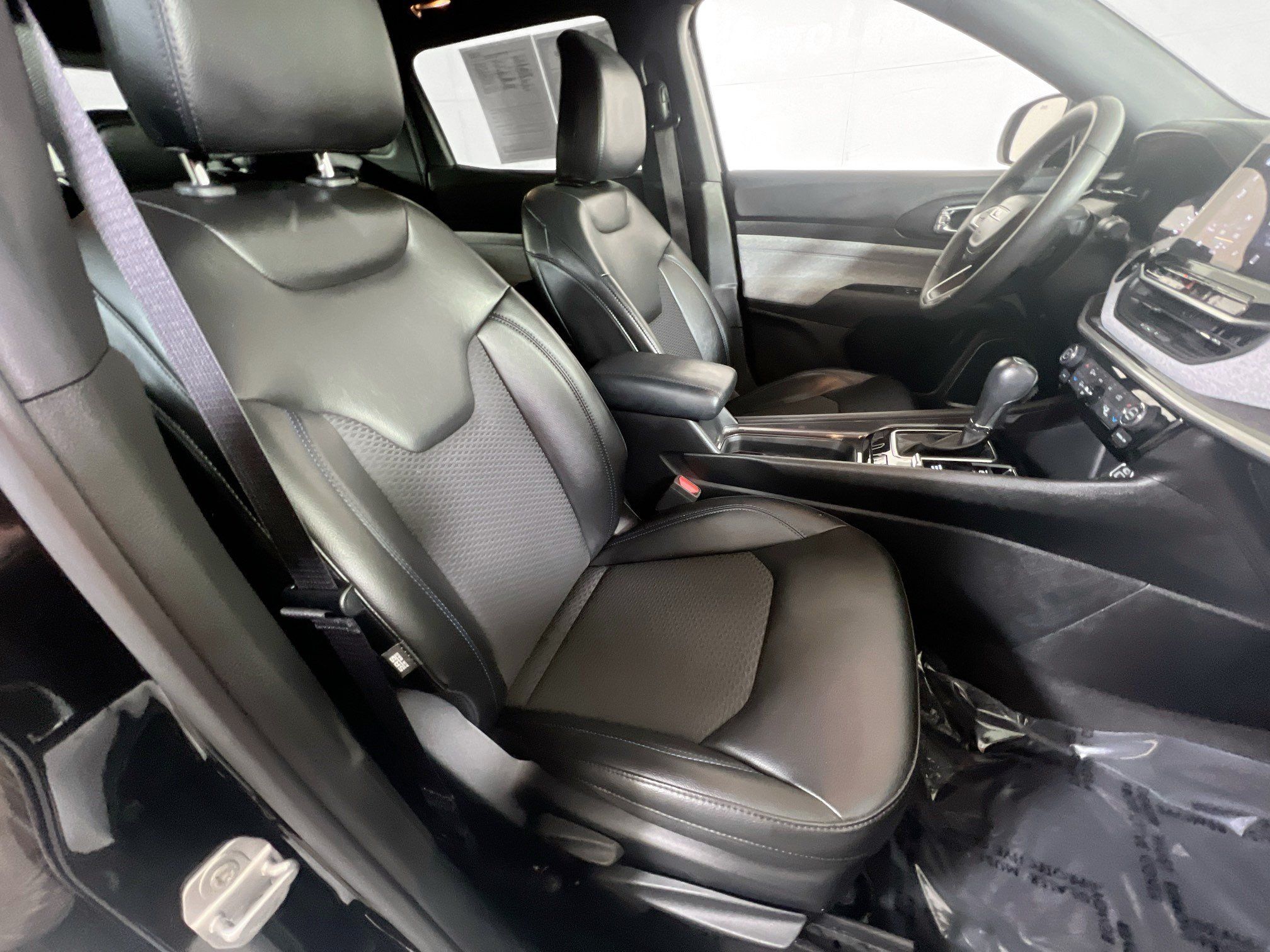 Used 2023 Jeep Compass Latitude w/ Convenience Group AWD/4WD image 26