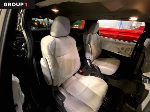 Certified 2025 Toyota Sienna LE image 20