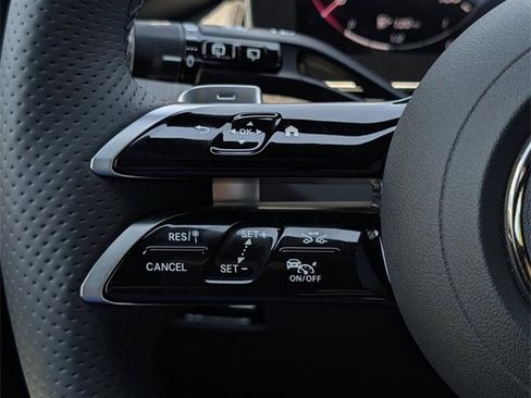 Used 2025 Mercedes-Benz GLC 350e 4MATIC image 16