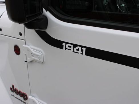 Used 2025 Jeep Wrangler Unlimited Rubicon AWD/4WD image 11