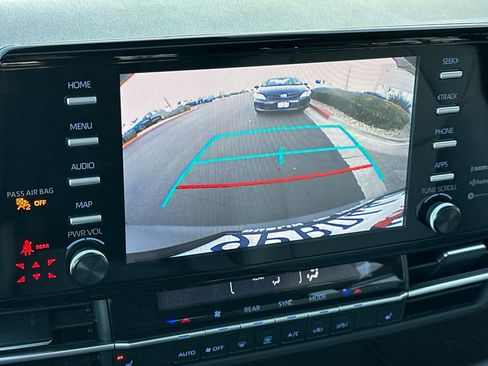 Used 2022 Toyota Sienna XLE image 24