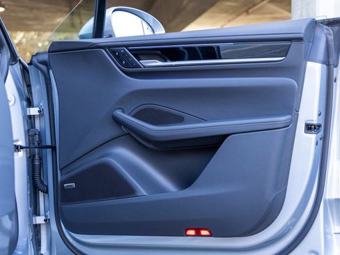 Certified 2025 Porsche Macan Electric RWD image 52
