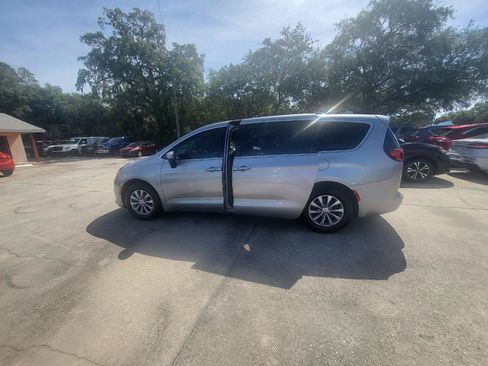 Used 2017 Chrysler Pacifica Touring w/ Tire & Wheel Group FWD image 53