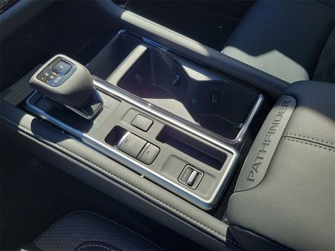 New 2025 Nissan Pathfinder SV image 10