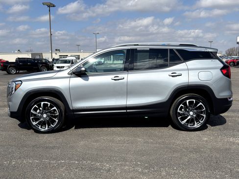 Used 2024 GMC Terrain SLT w/ Infotainment Package II image 6