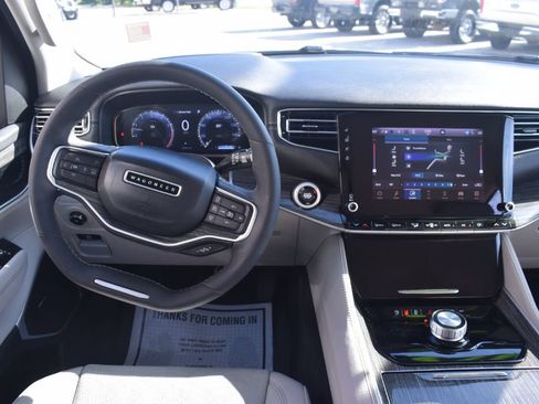 Used 2022 Jeep Wagoneer Series III w/ Flexible Seating Group RWD image 19