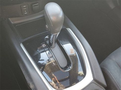 Used 2016 Nissan Rogue SV image 29