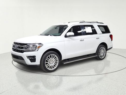 Used 2024 Ford Expedition Limited AWD/4WD image 4