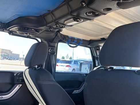 Used 2016 Jeep Wrangler Unlimited Sahara w/ Connectivity Group AWD/4WD image 59