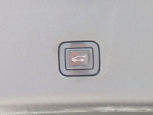 Certified 2022 Chevrolet Traverse LT w/ LT Premium Package AWD/4WD image 15