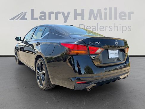 Used 2024 Nissan Altima 2.5 SR w/ SR Premium Package FWD image 3