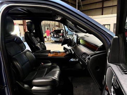 Used 2019 Lincoln Navigator Select w/ Technology Package RWD image 26
