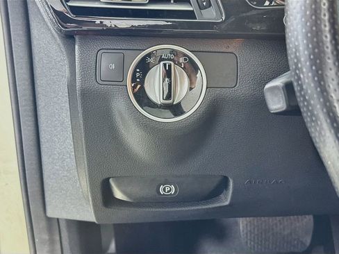 Used 2010 Mercedes-Benz E 350 4MATIC Sedan image 10