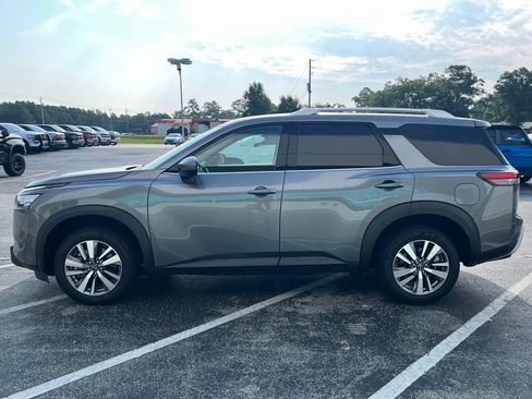 Used 2025 Nissan Pathfinder SL FWD image 25