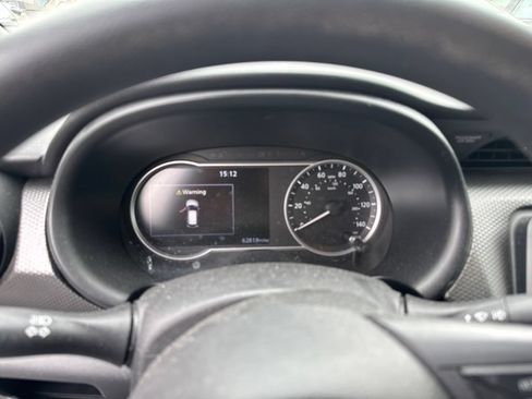 Used 2018 Nissan Kicks SV FWD image 3