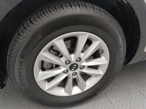 Used 2019 Kia Sorento L FWD image 31