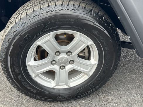 Used 2022 Jeep Wrangler Unlimited Sport image 12