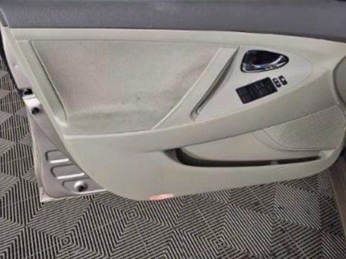 Used 2009 Toyota Camry LE image 9