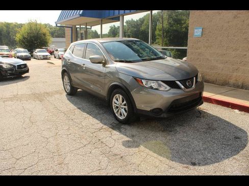Used 2019 Nissan Rogue Sport S w/ Appearance Package FWD image 1