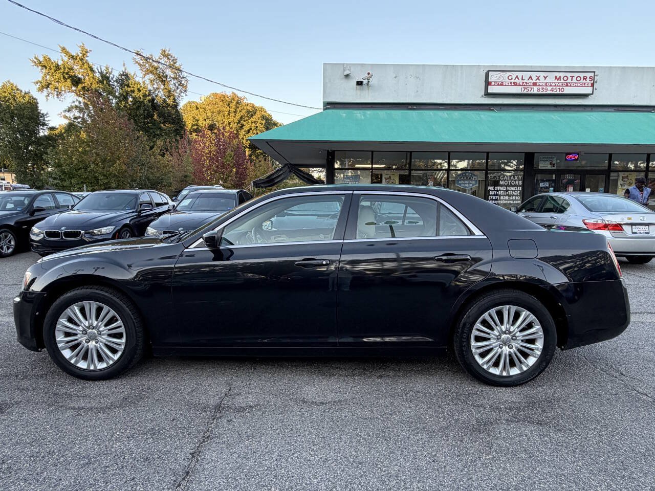 Used 2013 Chrysler 300 AWD image 2