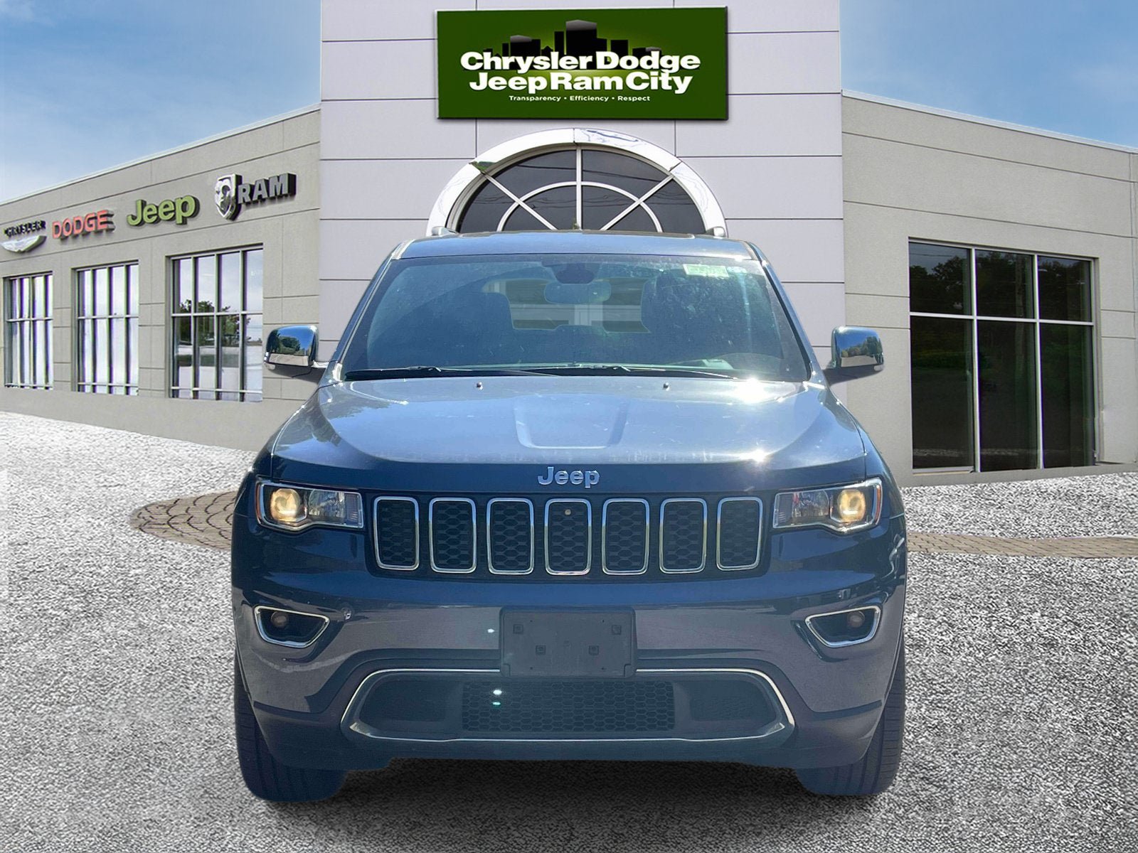 Used 2021 Jeep Grand Cherokee Limited AWD/4WD image 2
