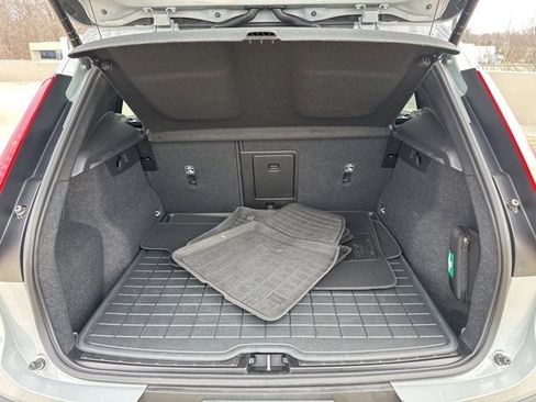 Certified 2025 Volvo XC40 B5 Core image 34