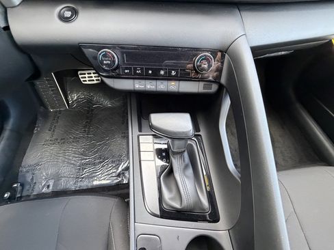 Used 2025 Hyundai Elantra Sport image 14