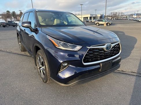 Used 2021 Toyota Highlander XLE image 7