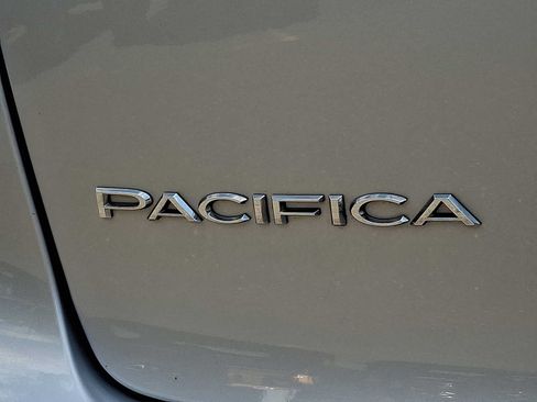 Certified 2023 Chrysler Pacifica Touring-L FWD image 35