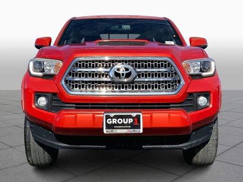 Used 2017 Toyota Tacoma TRD Sport w/ Premium & Technology Package image 4