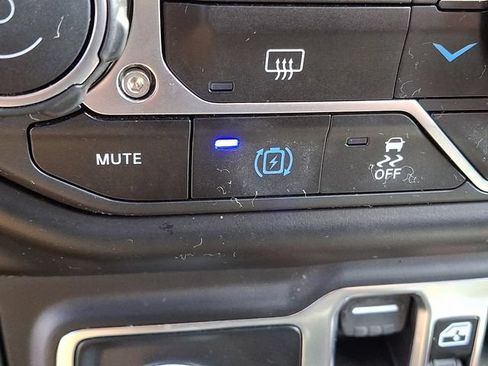 Used 2023 Jeep Wrangler Unlimited Sahara AWD/4WD image 29