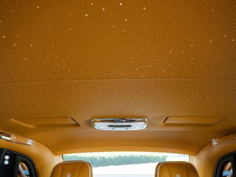 New 2027 Rolls-Royce Phantom Sedan RWD image 18