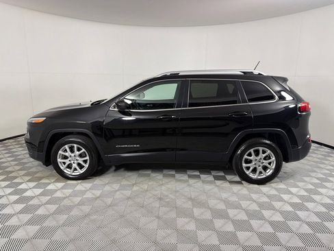 Used 2017 Jeep Cherokee Latitude FWD image 7