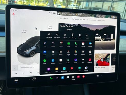 Used 2025 Tesla Model Y Long Range image 49