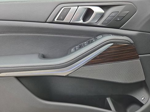 Used 2025 BMW X5 xDrive50e image 12