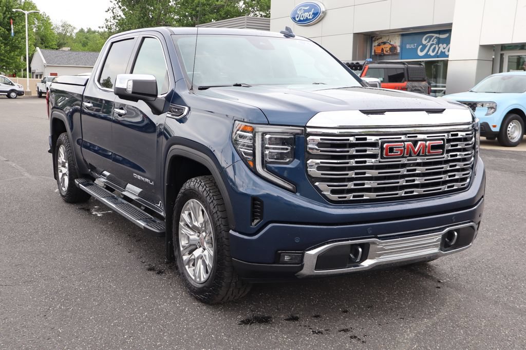 Used 2023 GMC Sierra 1500 Denali w/ Technology Package AWD/4WD image 2