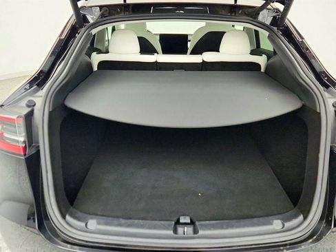 Used 2023 Tesla Model Y Long Range AWD/4WD image 26