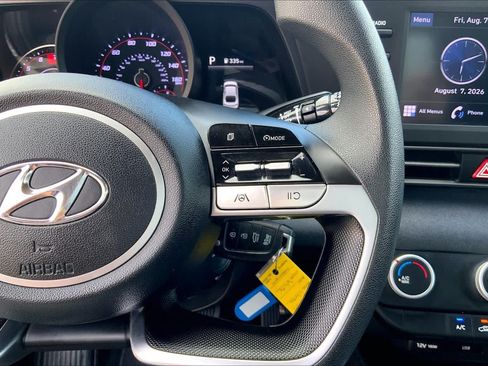 Used 2021 Hyundai Elantra SE FWD image 25