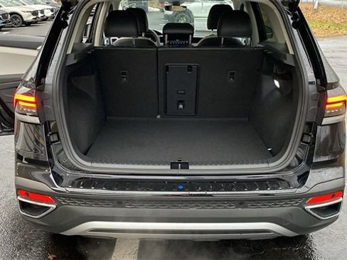 New 2026 Volkswagen Taos SE image 28