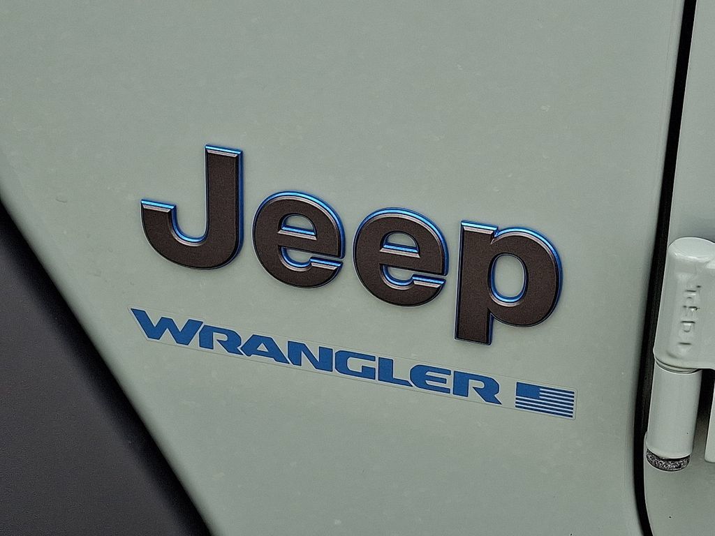 Used 2024 Jeep Wrangler Unlimited AWD/4WD image 31