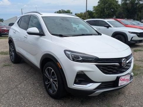 Used 2023 Buick Encore GX Essence AWD/4WD image 2