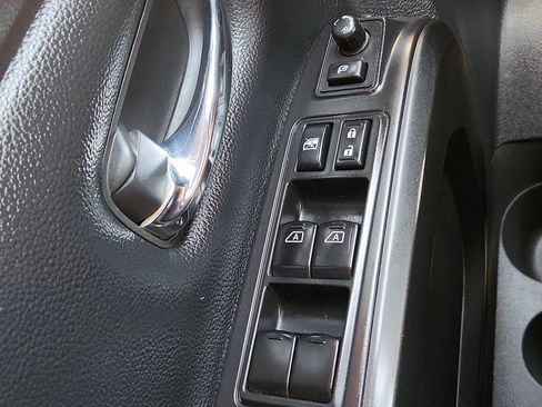 Used 2021 Nissan Titan PRO-4X w/ Pro-4x Convenience Package AWD/4WD image 19
