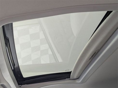 Used 2018 Toyota Sienna XLE w/ XLE Navigation Package image 12