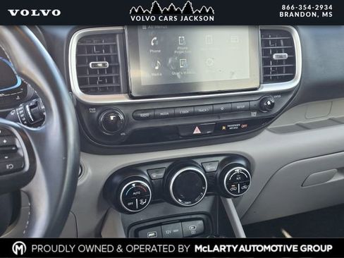 Used 2024 Hyundai Venue SEL image 9