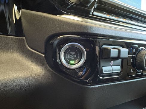 Used 2023 Chevrolet Silverado 1500 LTZ AWD/4WD image 25