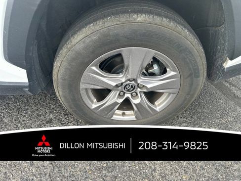 Used 2025 Toyota RAV4 XLE AWD/4WD image 17