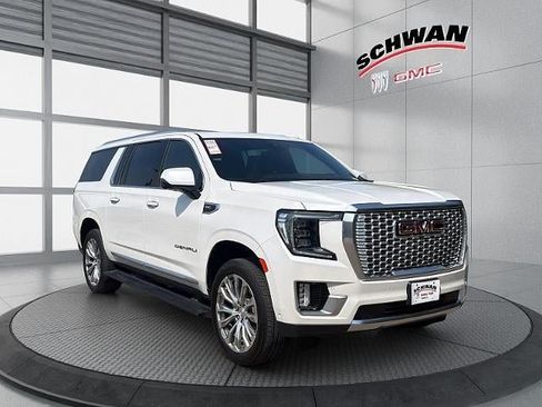 Used 2023 GMC Yukon XL Denali w/ Denali Reserve Package AWD/4WD image 2