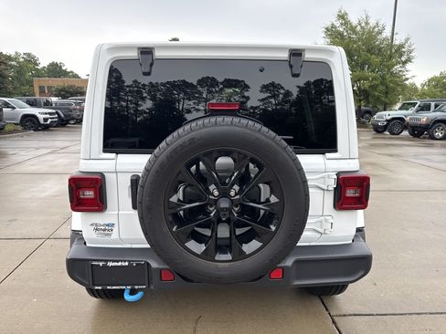 Used 2024 Jeep Wrangler Unlimited Sahara AWD/4WD image 8