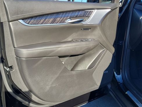 Used 2025 Cadillac XT6 Premium Luxury w/ Technology Package image 22