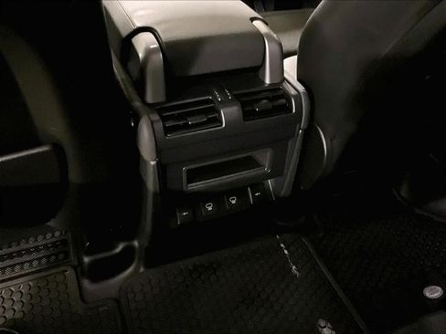 Used 2022 Land Rover Defender 110 SE image 28